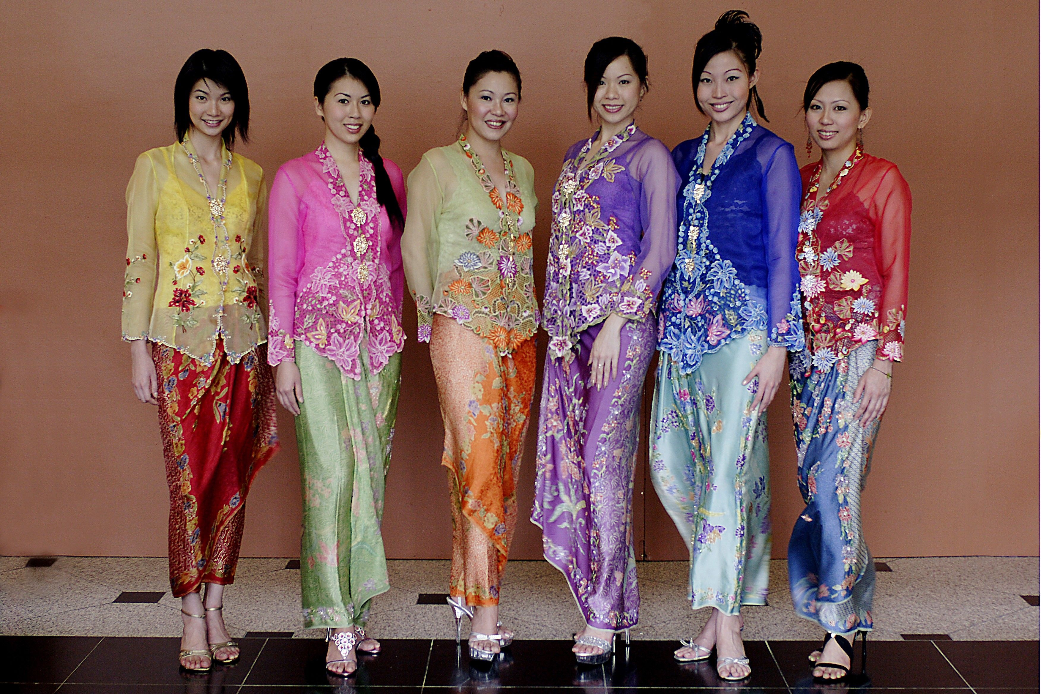 インドネシアの伝統的な衣装 ケバヤ Green Sun Japan 株式会社